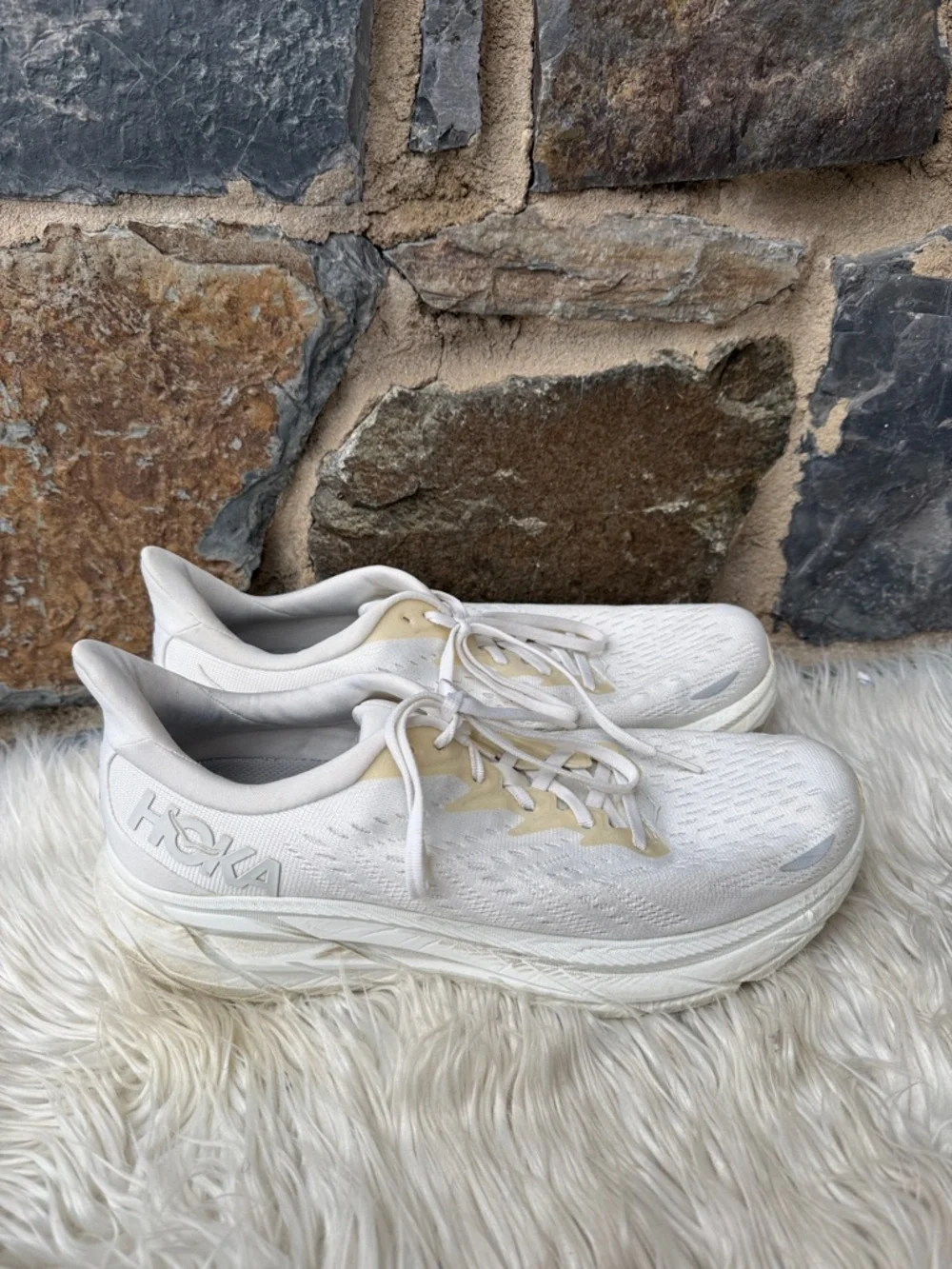 Hoka One One Men's Clifton 8 Running Sneaker Shoes in White Size 10.5